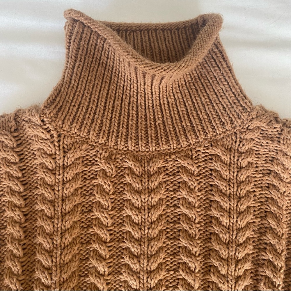 H&M SWEATER - Picture 5 of 9
